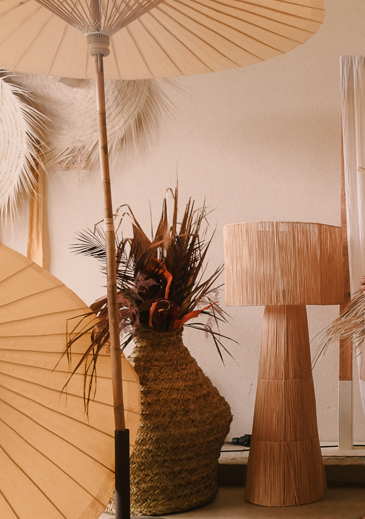 Lampadaire en raphia naturel – Image 3